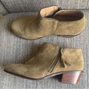 Vionic Serena Suede Ankle Boots Booties Sz 8.5 Excellent Condition